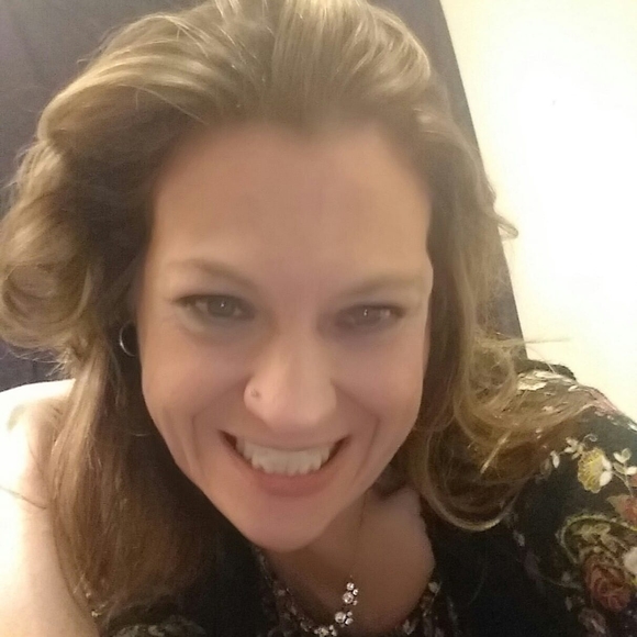 Meet your Posher, Denise - Picture 1 of 1